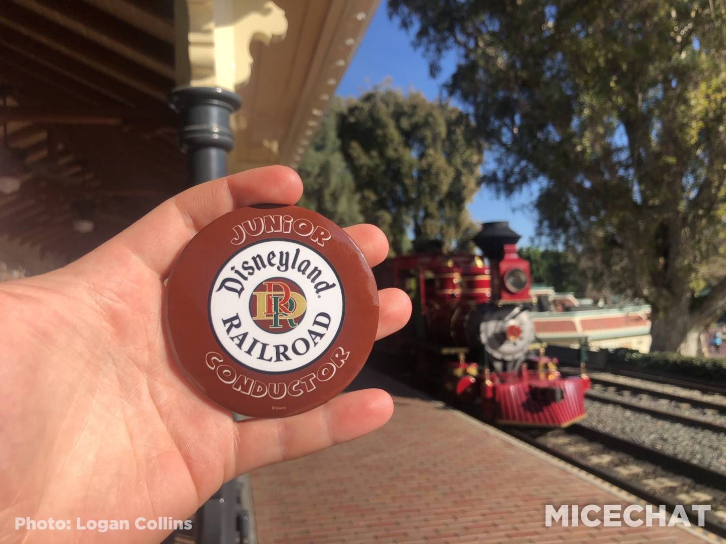 Disneyland, Disneyland Update: Sparks Fly as Holiday Hearts Arrive