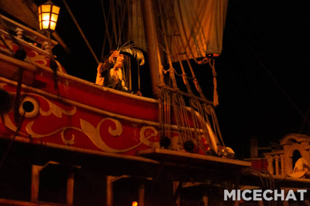 Disneyland, Disneyland Update: Sparks Fly as Holiday Hearts Arrive