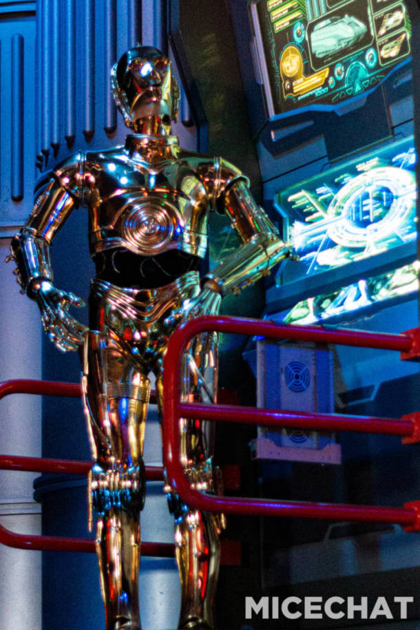 Disneyland, Disneyland Update: Sparks Fly as Holiday Hearts Arrive
