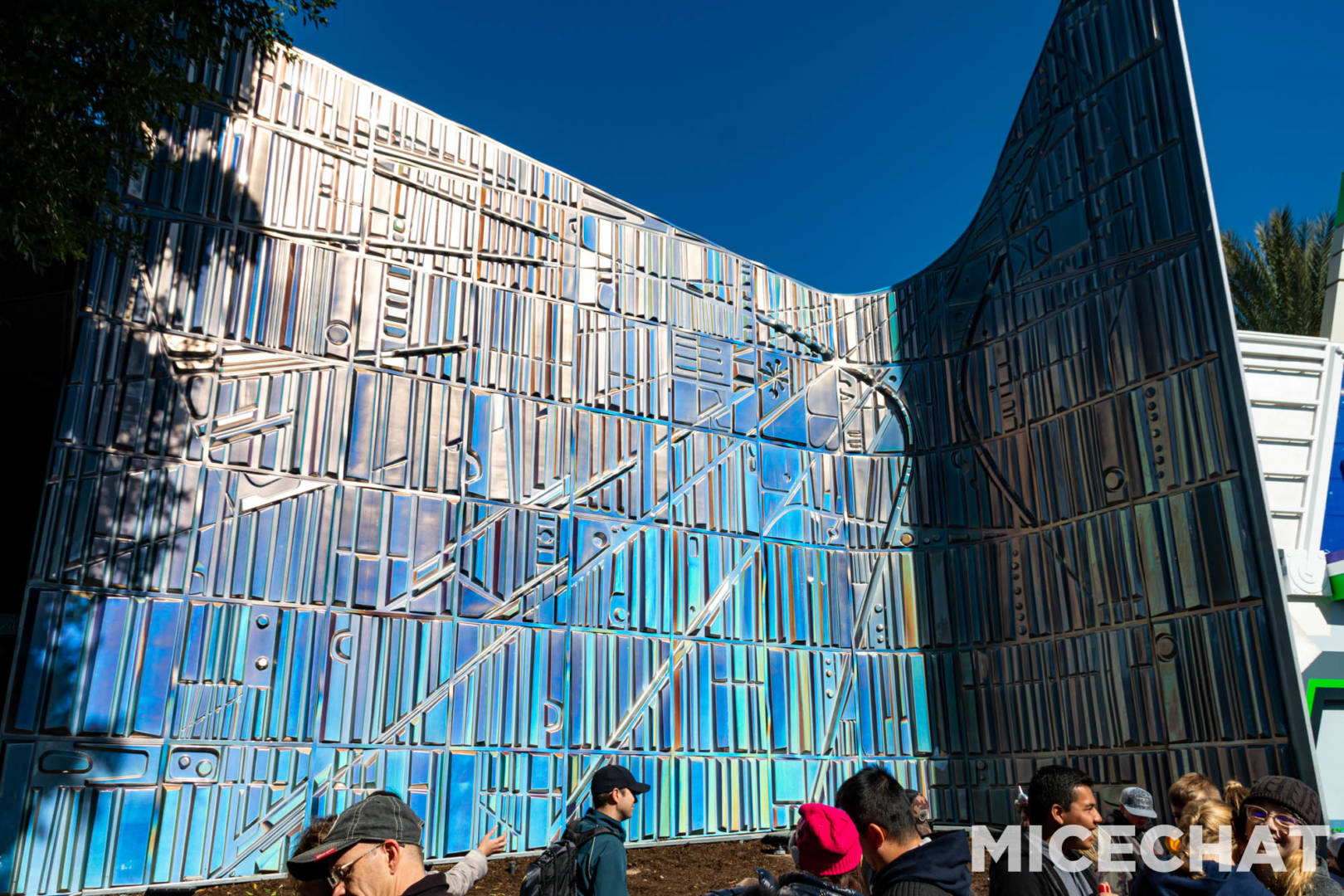 Disneyland, Disneyland Update: Sparks Fly as Holiday Hearts Arrive