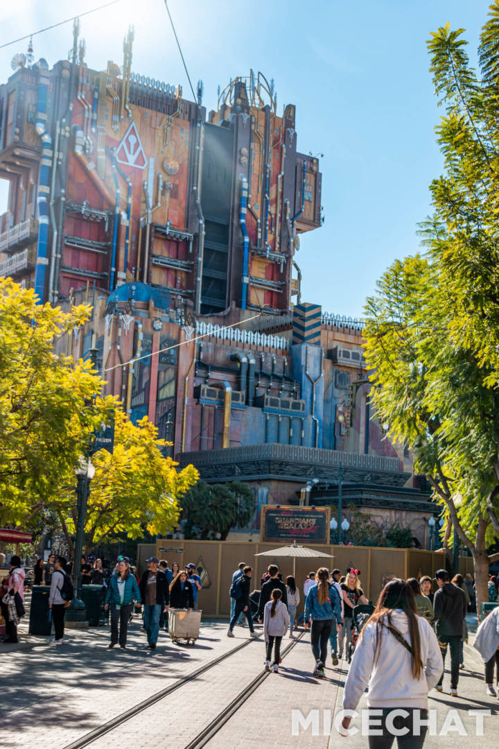 Disneyland, Disneyland Update: Sparks Fly as Holiday Hearts Arrive