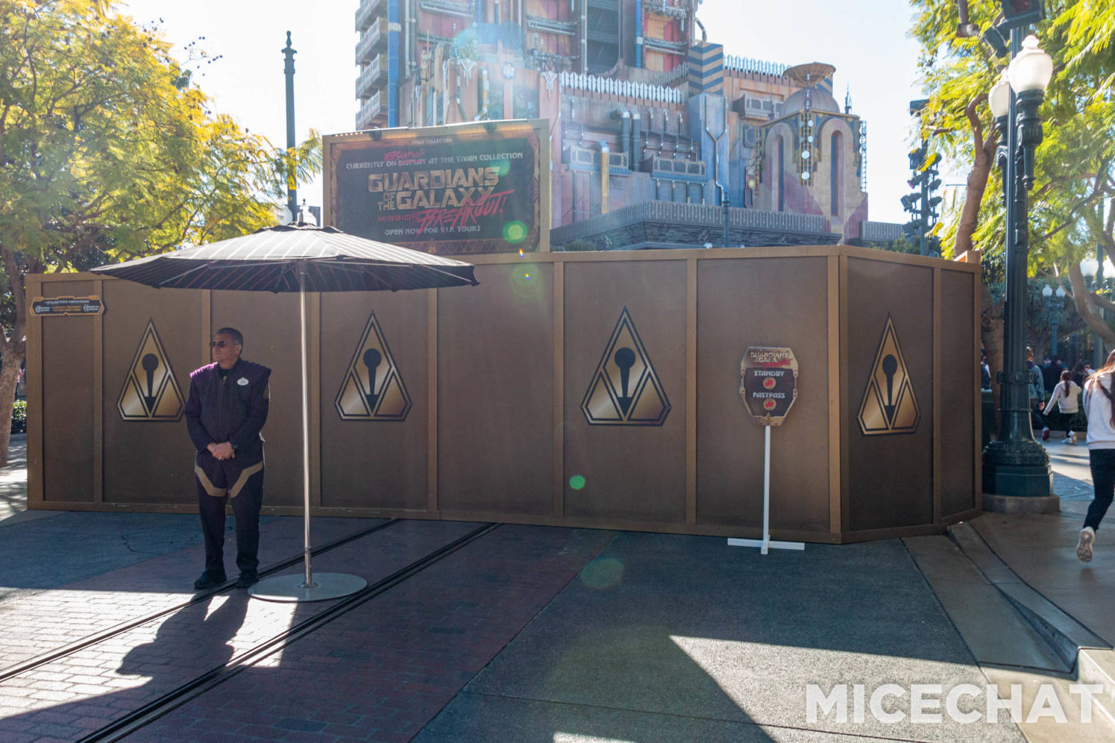 Disneyland, Disneyland Update: Sparks Fly as Holiday Hearts Arrive