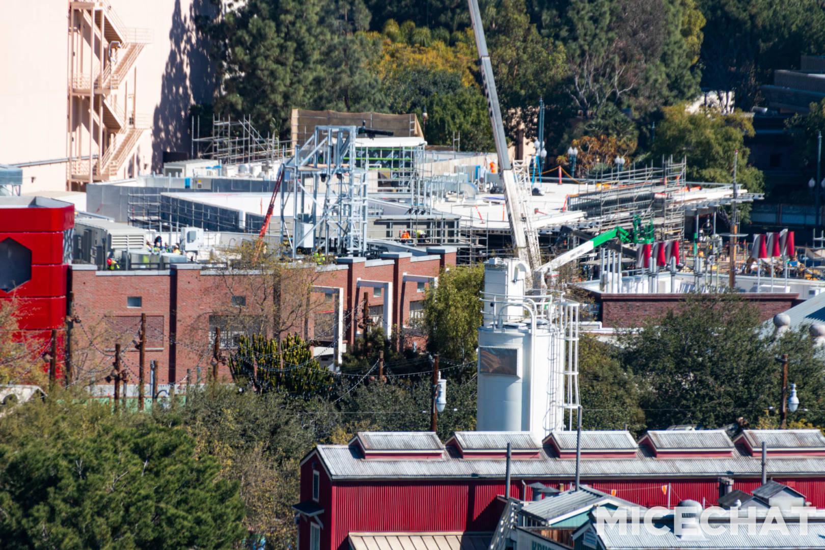 Disneyland, Disneyland Update: Sparks Fly as Holiday Hearts Arrive