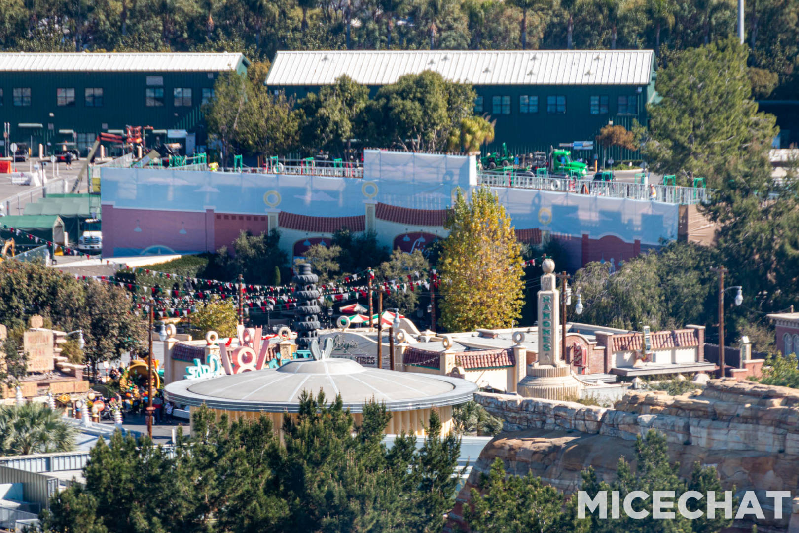 Disneyland, Disneyland Update: Sparks Fly as Holiday Hearts Arrive