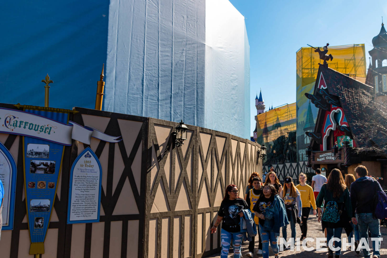 Disneyland, Disneyland Update: Sparks Fly as Holiday Hearts Arrive