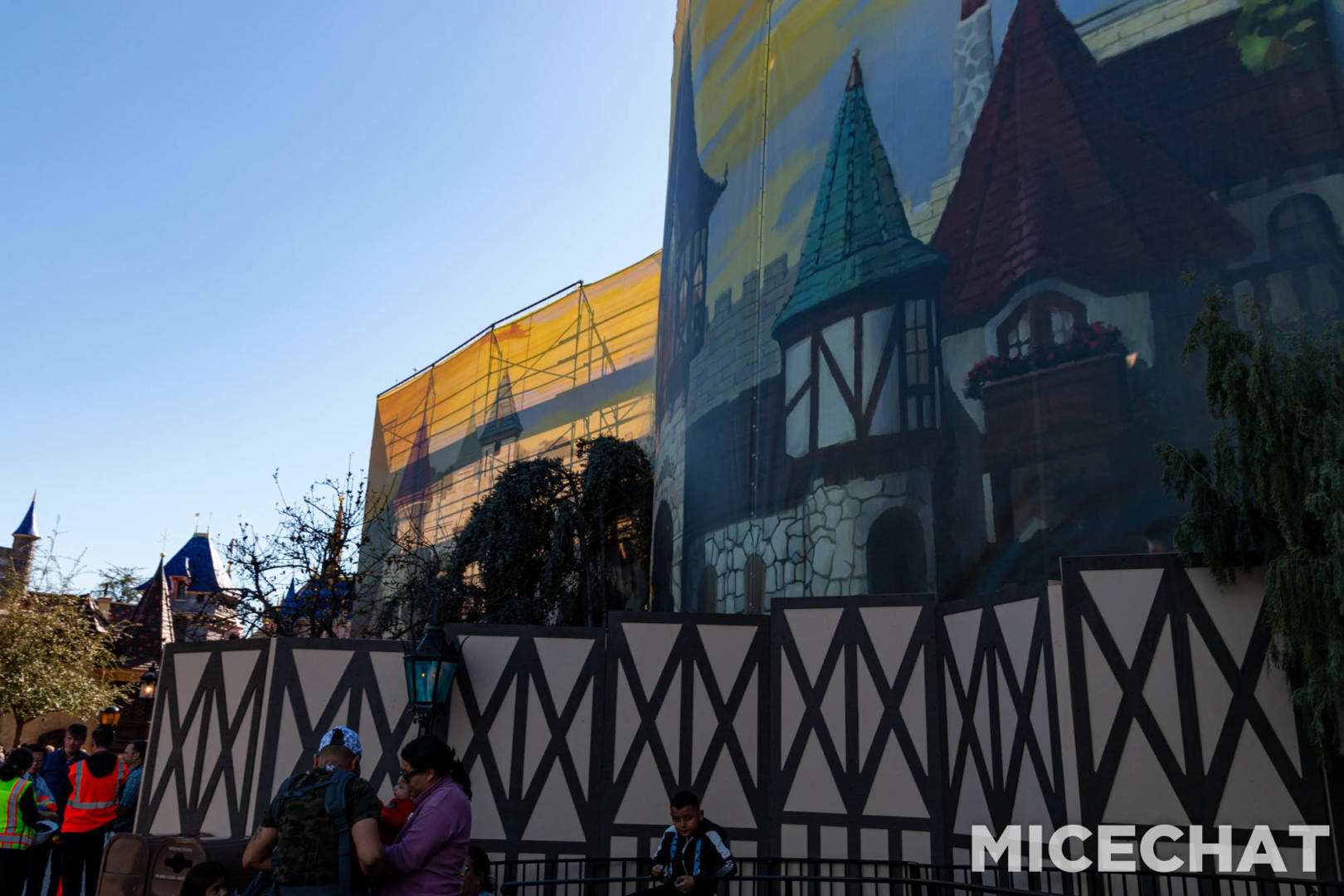 Disneyland, Disneyland Update: Sparks Fly as Holiday Hearts Arrive