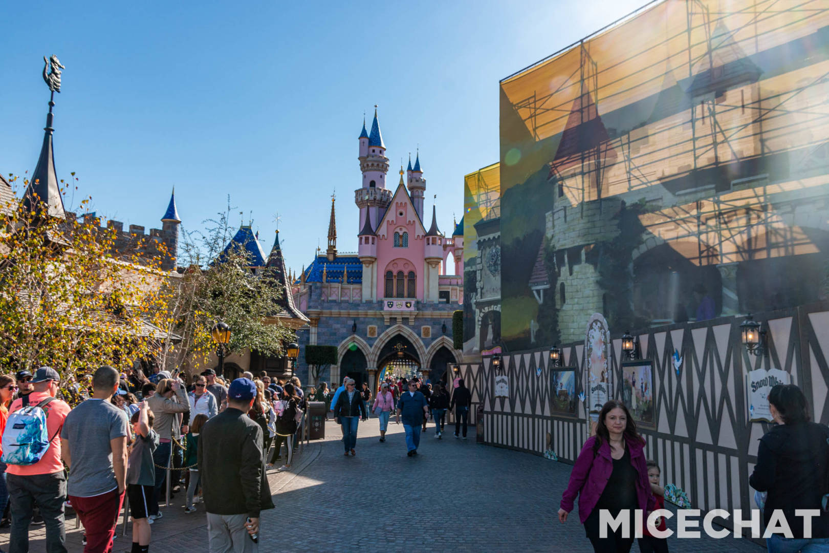 Disneyland, Disneyland Update: Sparks Fly as Holiday Hearts Arrive