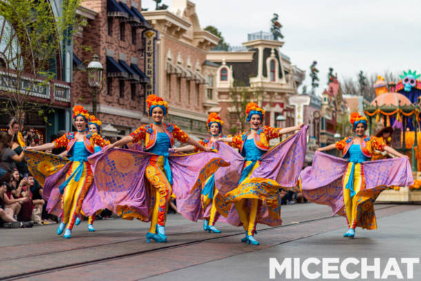 Magic Happens Parade, Disneyland&#8217;s Magic Happens Parade Returns &#8211; Essential Guide!