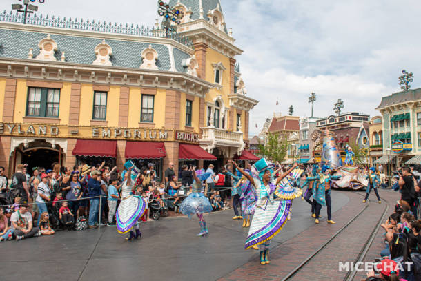 , Disneyland Update &#8211; Parade Magic (or Tragic) &#038; Food Too