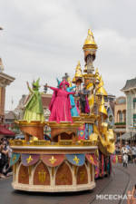 Magic-Happens-Parade-Disneyland-3458