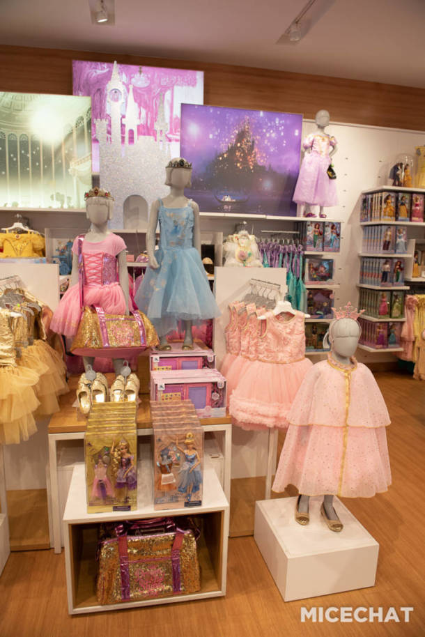 , Disney Store Takeover &#8211; Fashion Institute Makes Frozen Magic