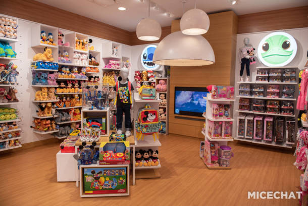 , Disney Store Takeover &#8211; Fashion Institute Makes Frozen Magic