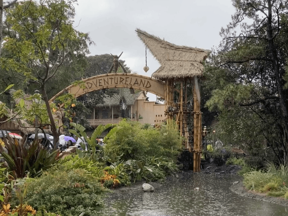 Disneyland, Disneyland Update: Sparks Fly as Holiday Hearts Arrive