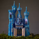 Disney-Castle-Collection-Cinderella-light-up-figurine-front-detail