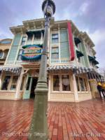 Disneyland-news-Disneyland-Main-Street-Magic-Rain-Crowds