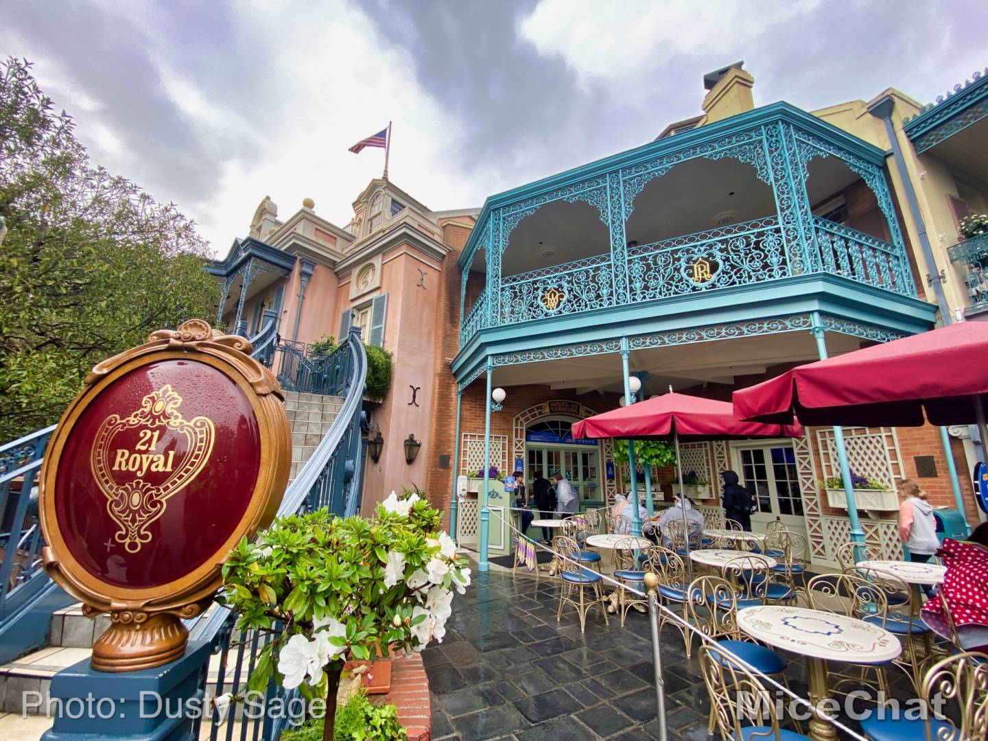 , Disneyland’s Secret Spaces: An Overnight Stay in the Dream Suite!