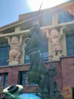 Disney-Studios-Statue-Dusty