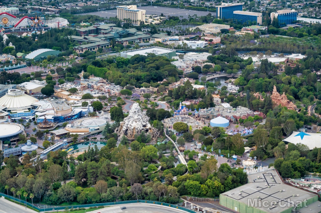 , Disneyland Update &#8211; Embracing The Spooky Season