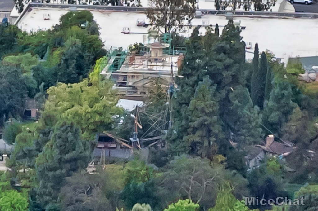 , Disneyland Update &#8211; Embracing The Spooky Season