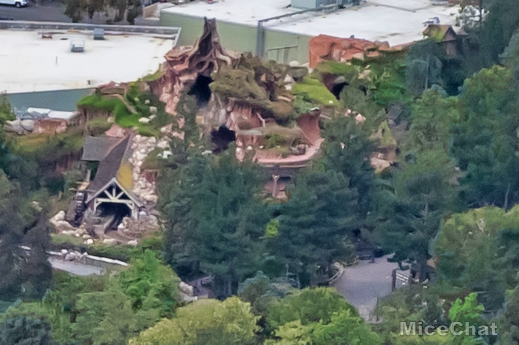 , Disneyland Update &#8211; Embracing The Spooky Season