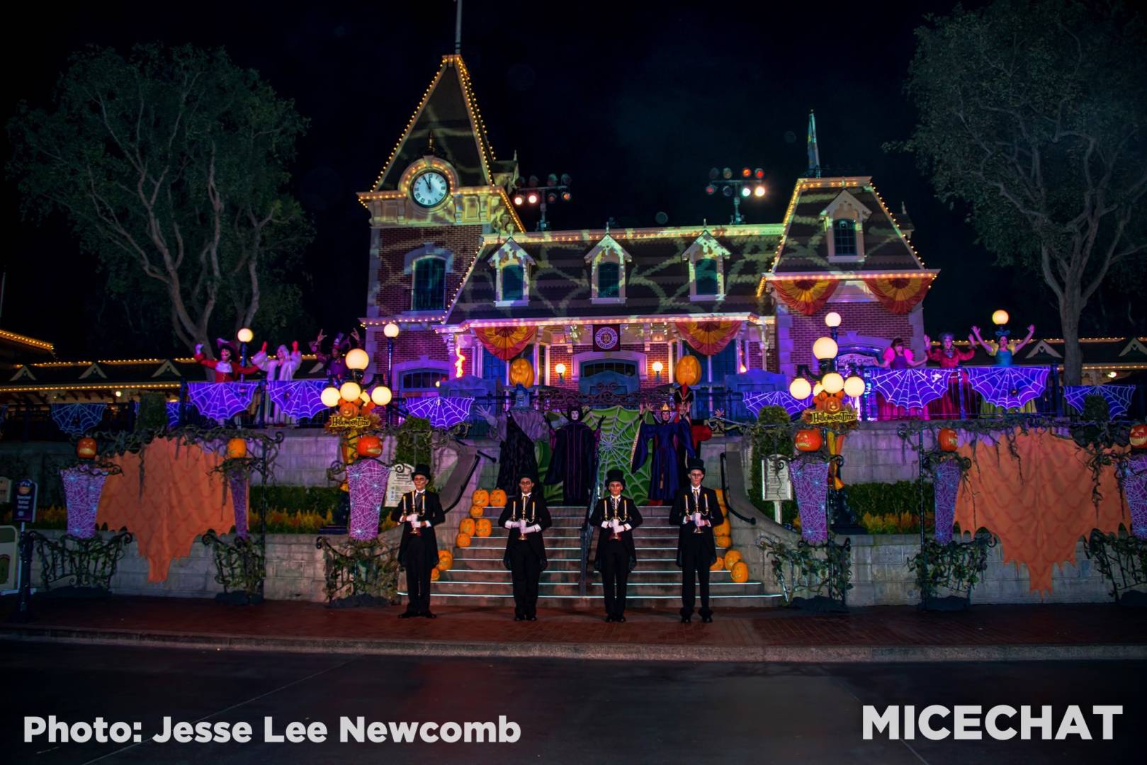 , Disneyland Update &#8211; Embracing The Spooky Season