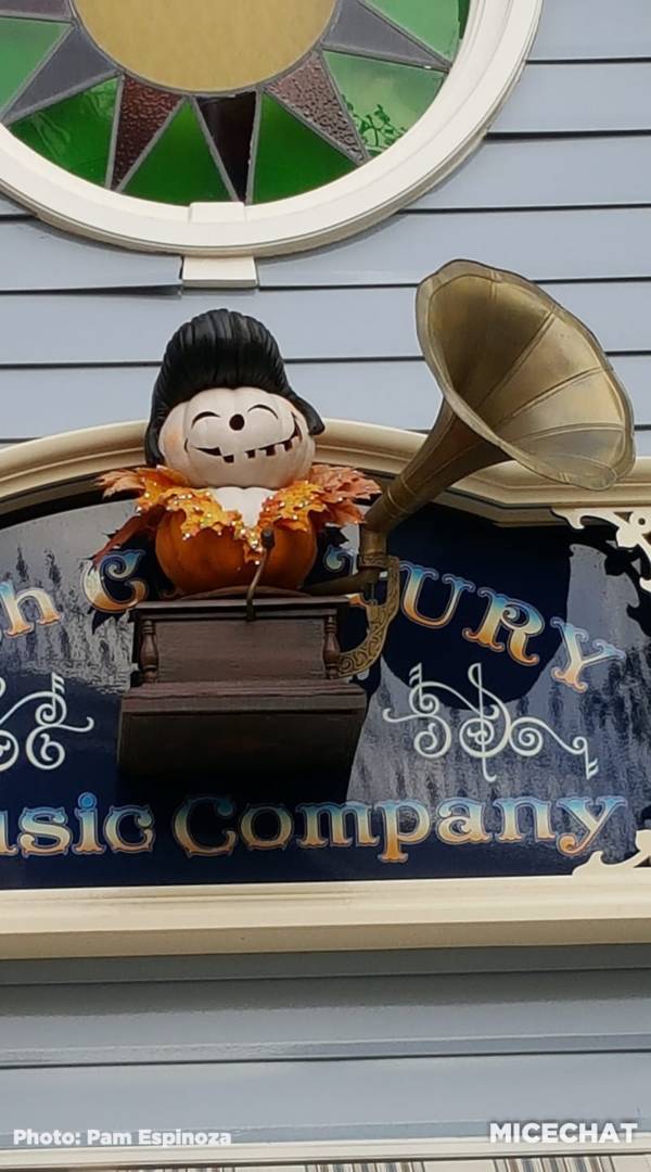 , Disneyland Update – Embracing The Spooky Season