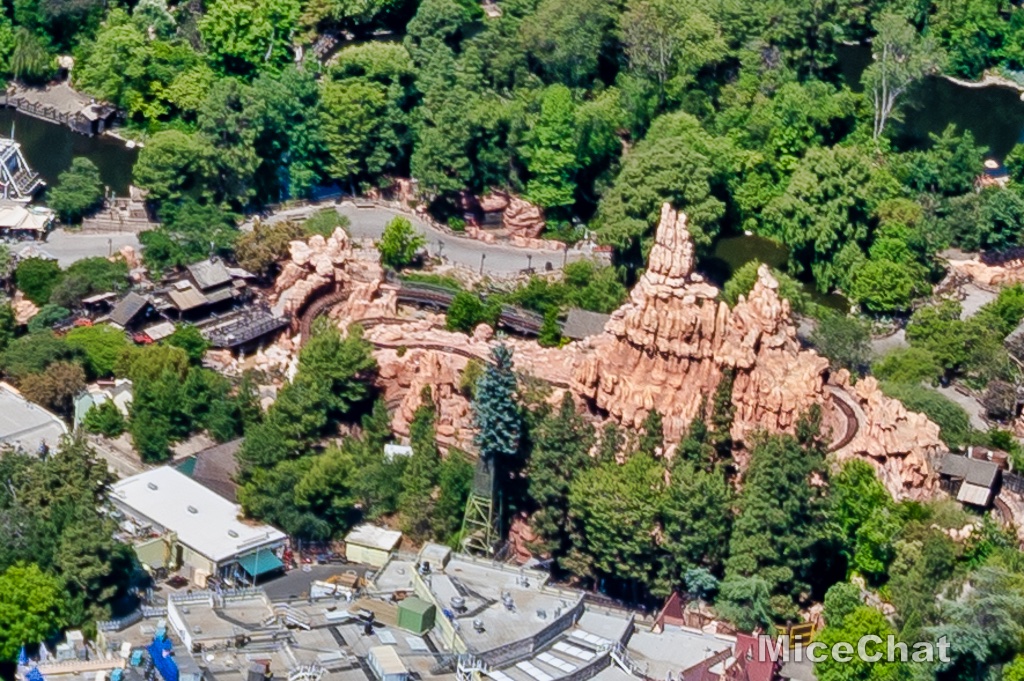 , Disneyland Update &#8211; Reopening Questions, Aerial Photos, Splash Concerns