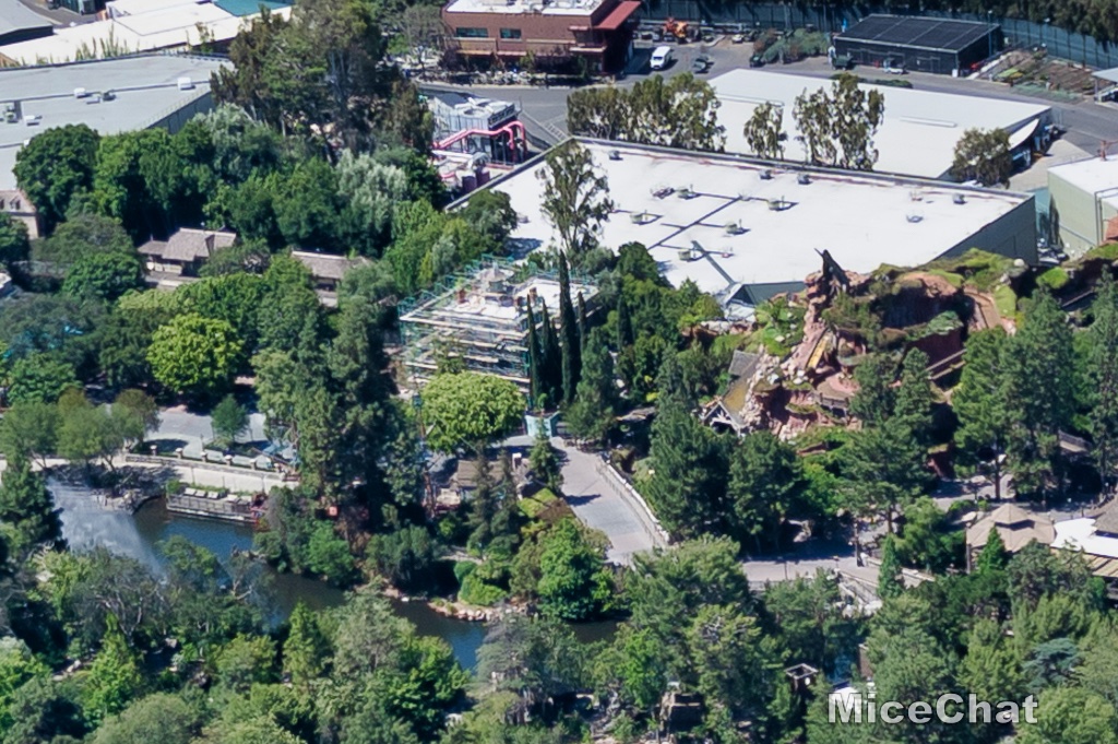 , Disneyland Update &#8211; Reopening Questions, Aerial Photos, Splash Concerns