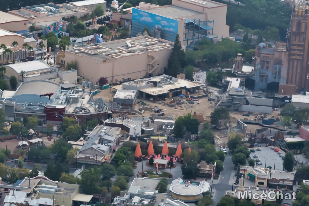 , Disneyland Update &#8211; It&#8217;s Beginning to Look a Lot Like Progress