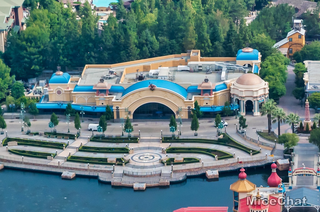 , Disneyland Update – It’s Beginning to Look a Lot Like Progress