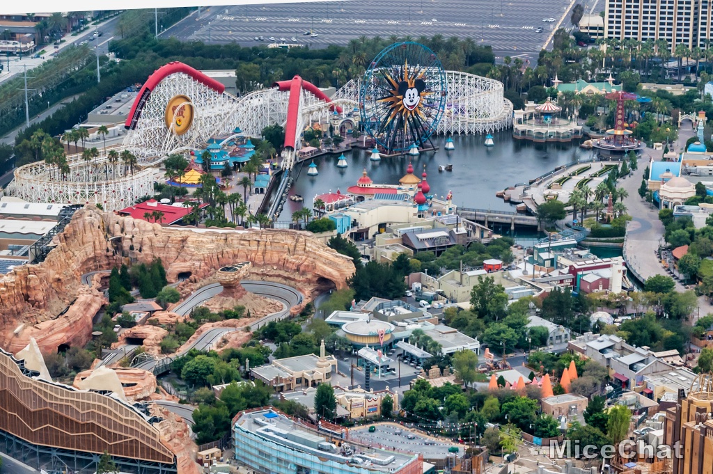 , Disneyland Update – It’s Beginning to Look a Lot Like Progress