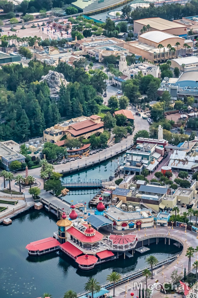 , Disneyland Update – It’s Beginning to Look a Lot Like Progress