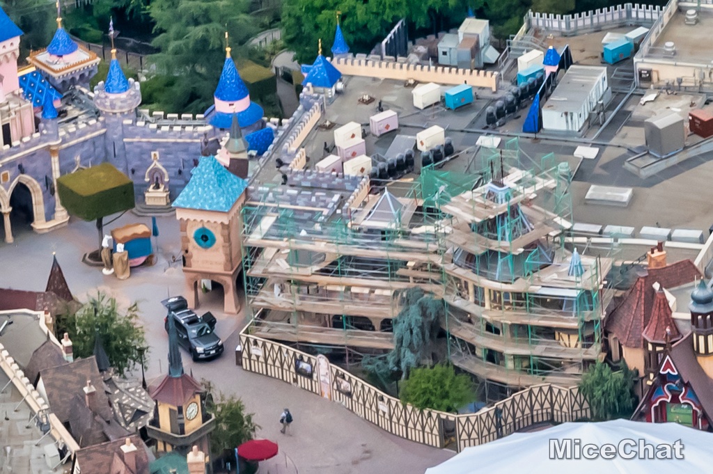 , Disneyland Update &#8211; It&#8217;s Beginning to Look a Lot Like Progress