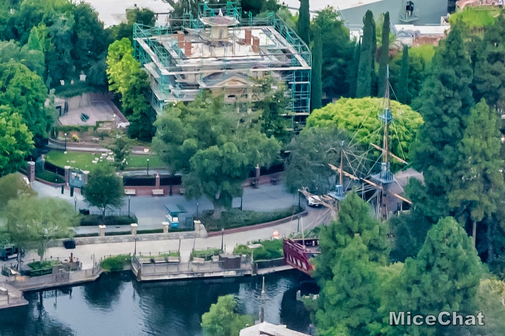 , Disneyland Update – It’s Beginning to Look a Lot Like Progress