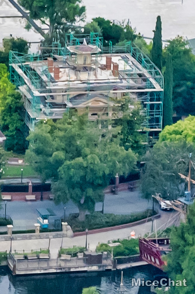 , Disneyland Update &#8211; It&#8217;s Beginning to Look a Lot Like Progress