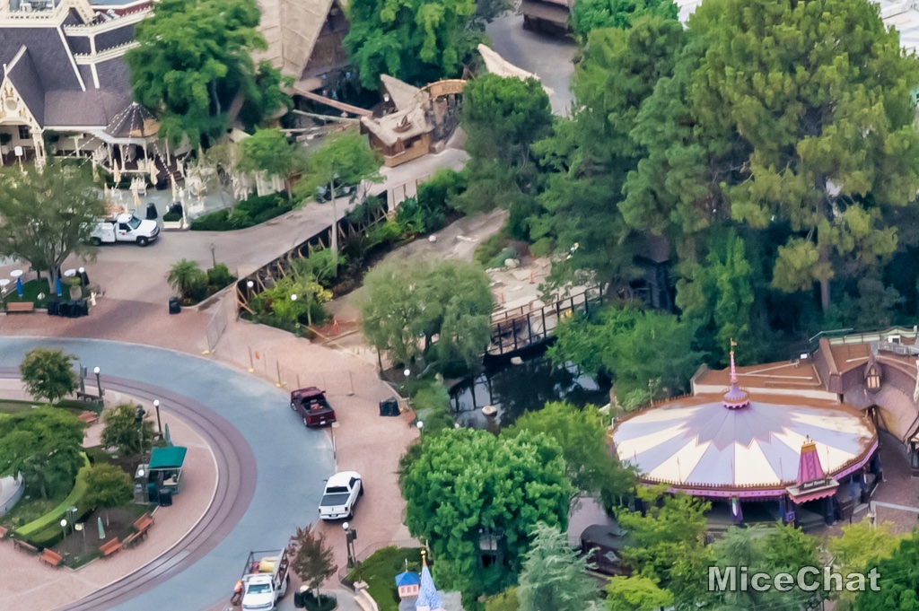 , Disneyland Update &#8211; It&#8217;s Beginning to Look a Lot Like Progress