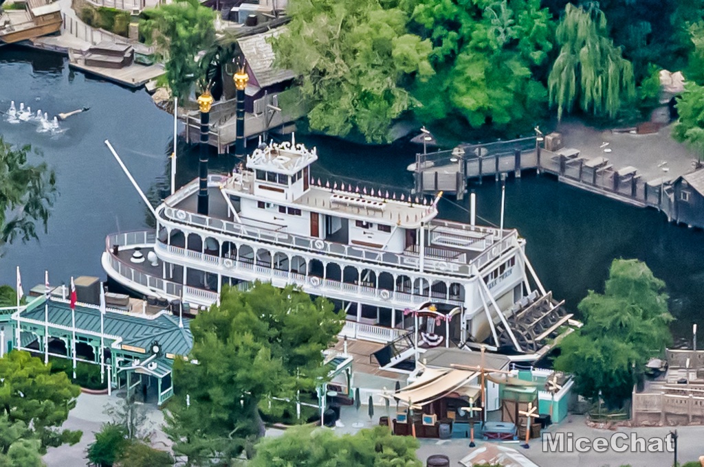 , Disneyland Update – It’s Beginning to Look a Lot Like Progress