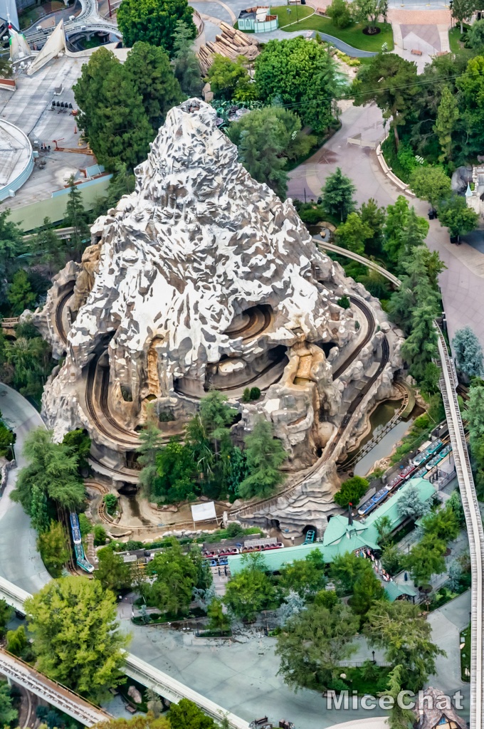 , Disneyland Update – It’s Beginning to Look a Lot Like Progress