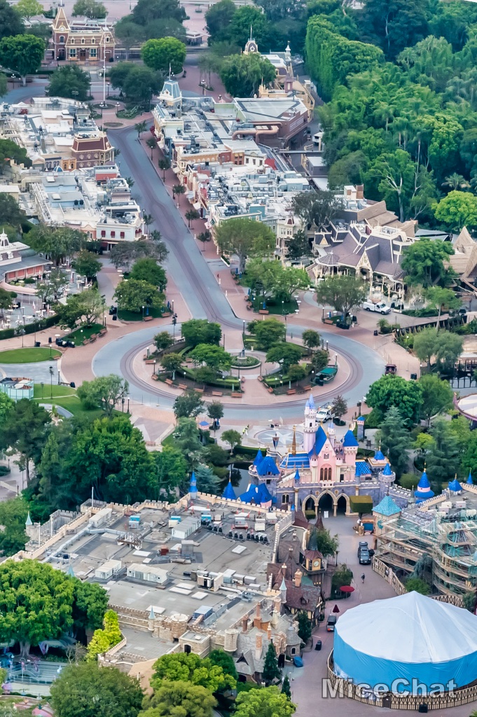, Disneyland Update – It’s Beginning to Look a Lot Like Progress