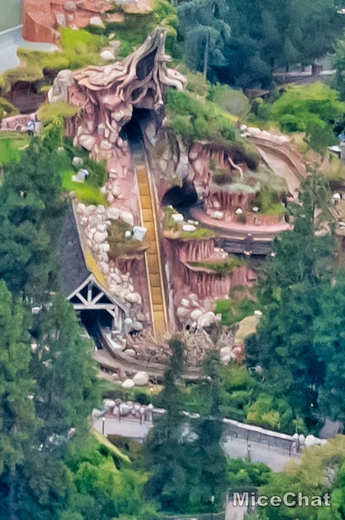 , Disneyland Update &#8211; It&#8217;s Beginning to Look a Lot Like Progress