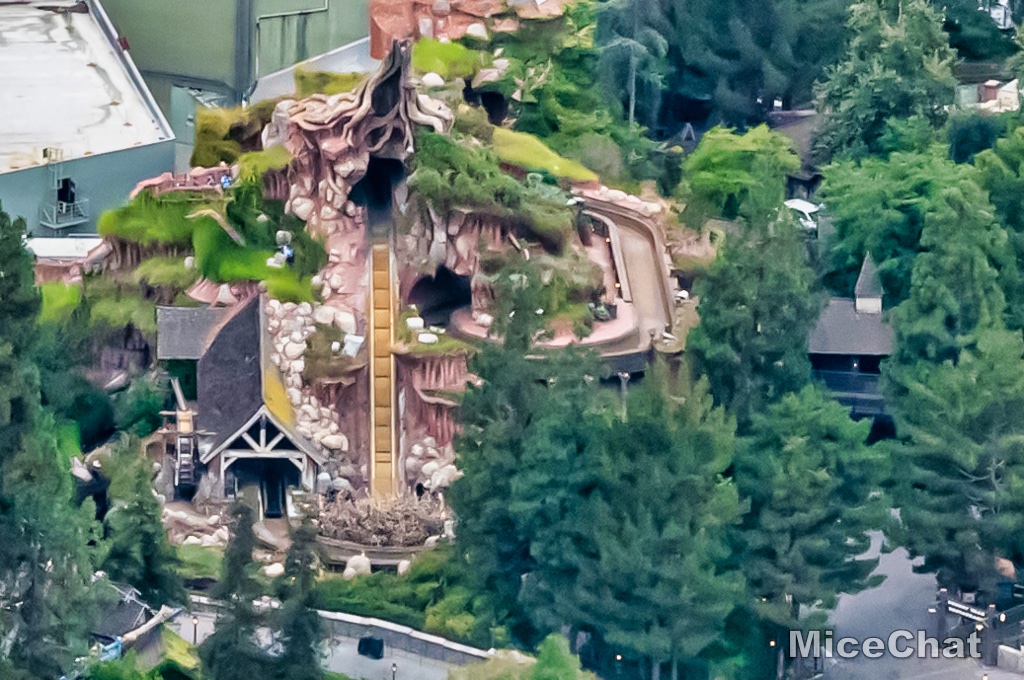 , Disneyland Update – Holiday Hopes and Humbugs