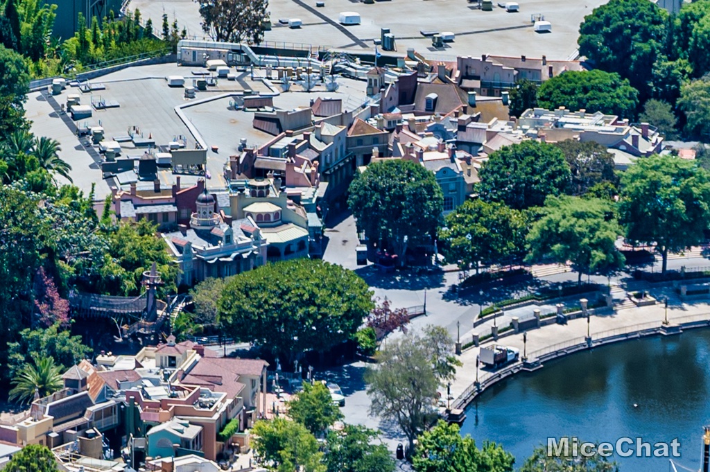 , Disneyland Update – Popping In and Bugging Out