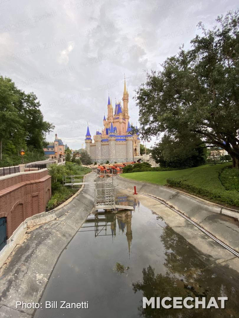 , New Blue For You &#8211; Magic Kingdom Castle Makeover in Detail