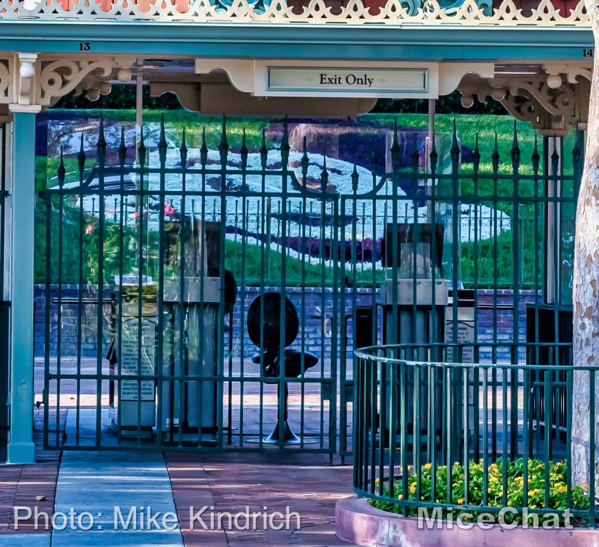 , Disneyland Update – It’s a Small Holiday After All