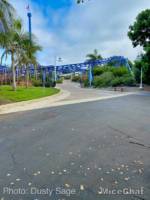 Sea World Crowds Empty Path-micechat