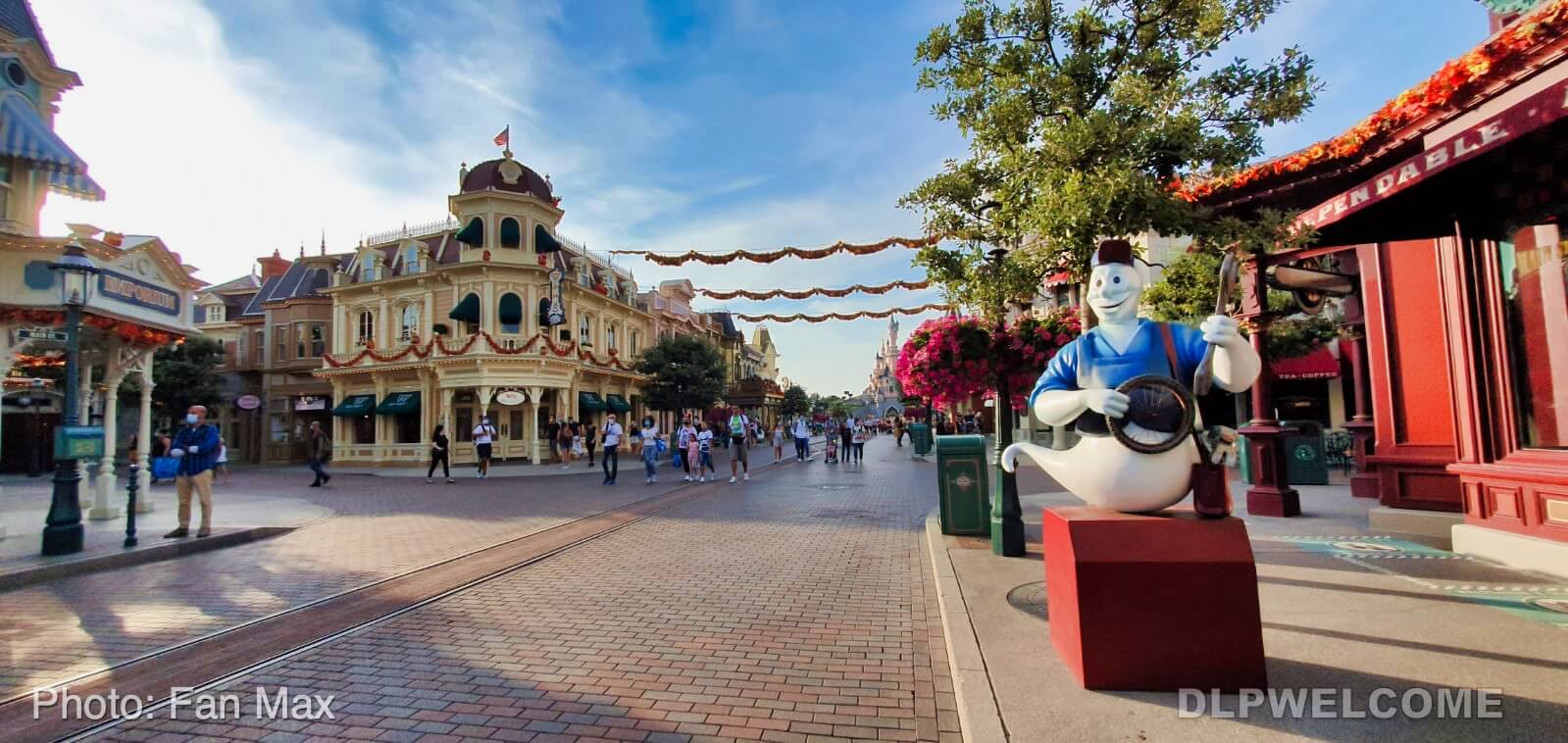 , Disneyland Paris Update: Halloween Happens, Crowds Don’t