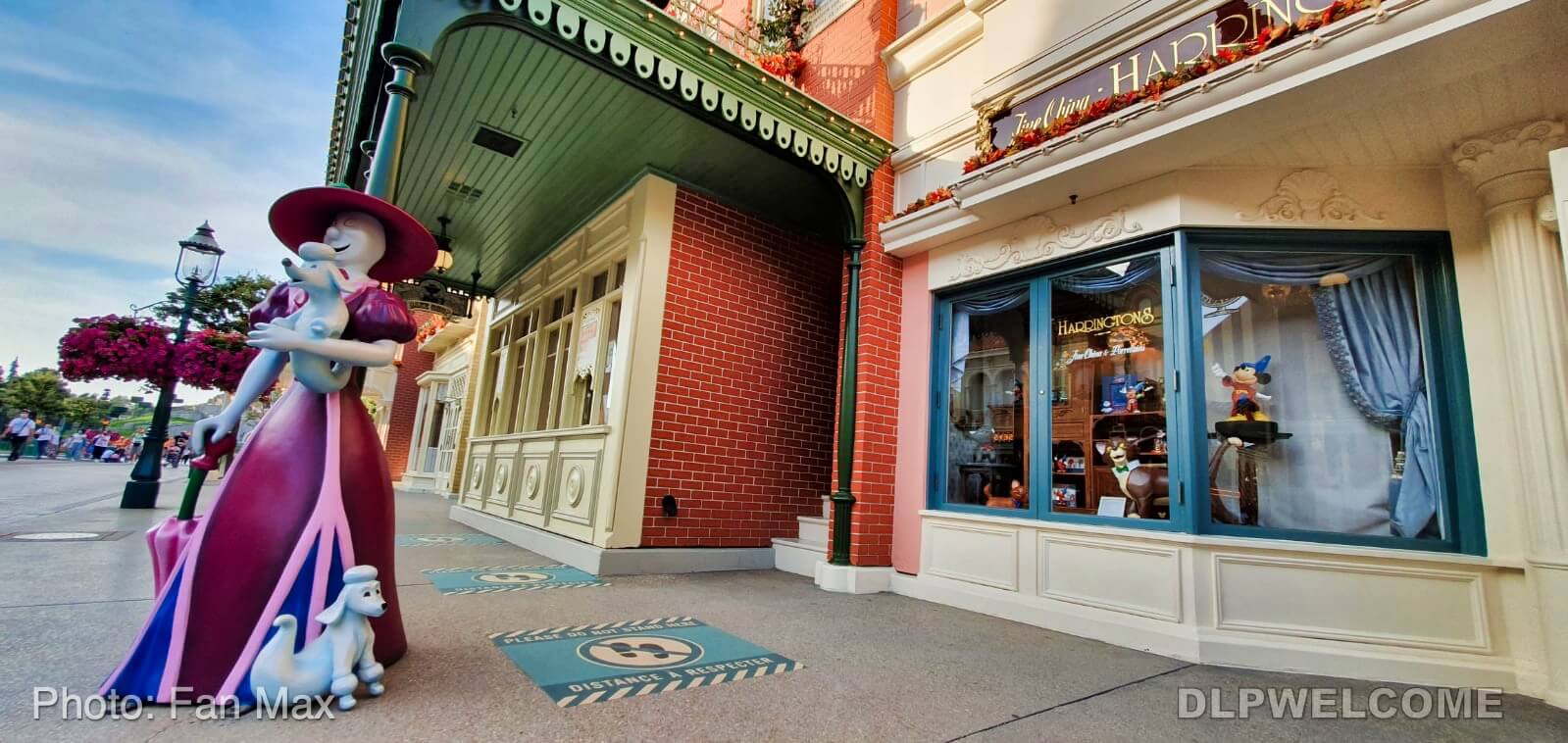 , Disneyland Paris Update: Halloween Happens, Crowds Don’t