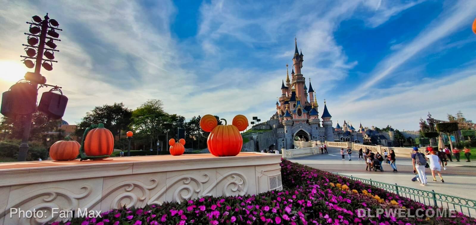 , Disneyland Paris Update: Halloween Happens, Crowds Don&#8217;t