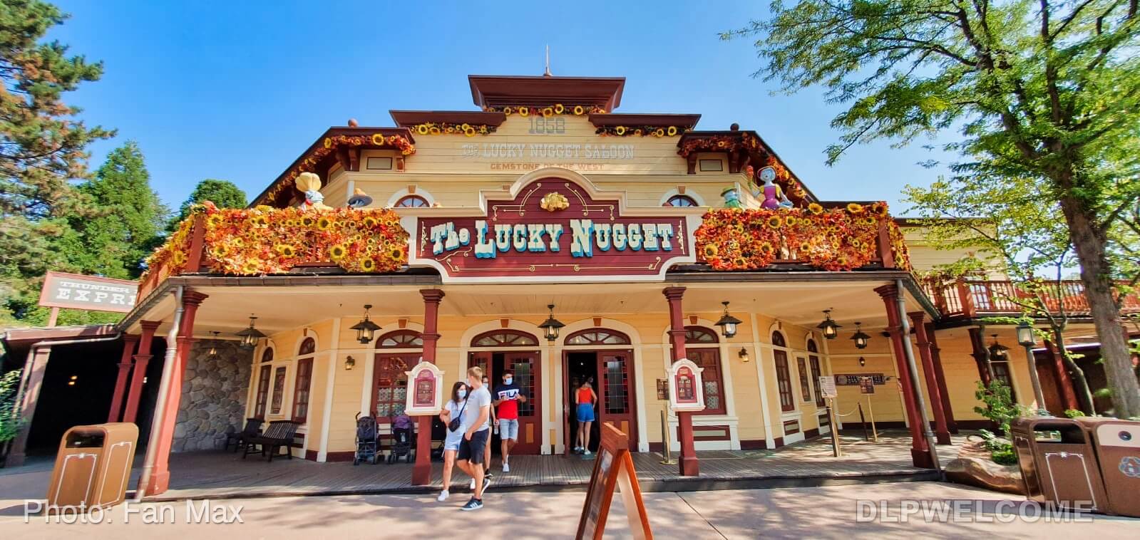 , Disneyland Paris Update: Halloween Happens, Crowds Don’t