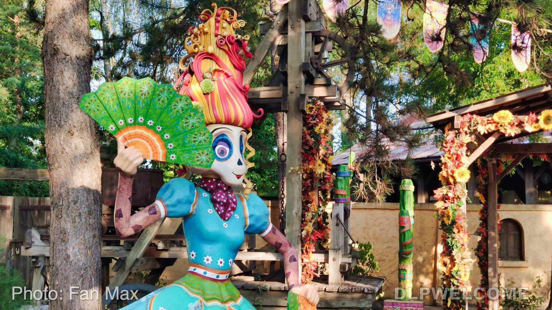 , Disneyland Paris Update: Halloween Happens, Crowds Don’t